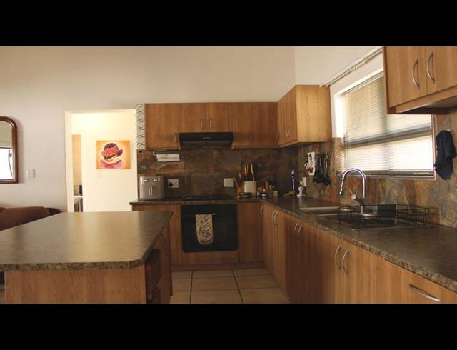 3 BEDROOM HOUSE FOR SALE IN SANDY POINT